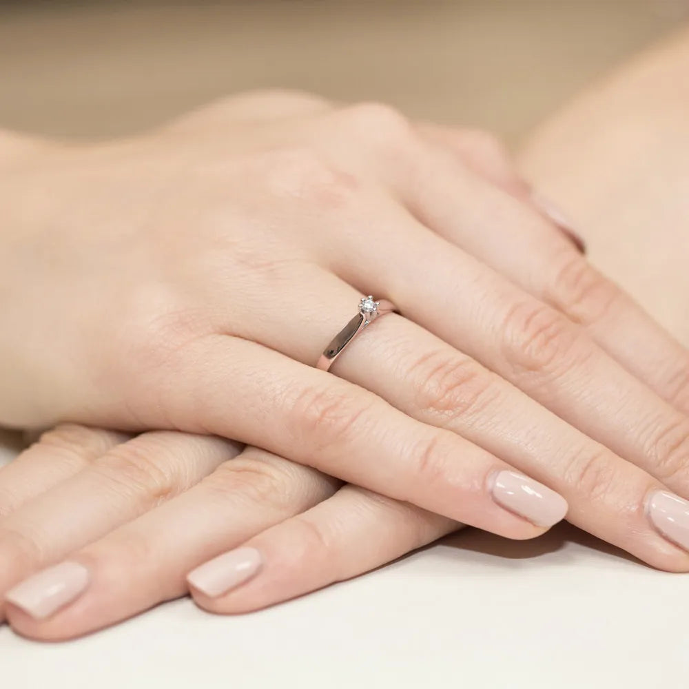 gold-ring-with-0-04ct-diamond-w0222-diw-01