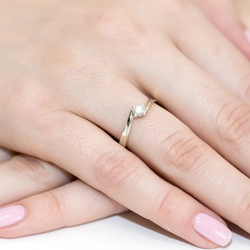 gold-ring-with-0-20ct-diamond-w0243-diw-01