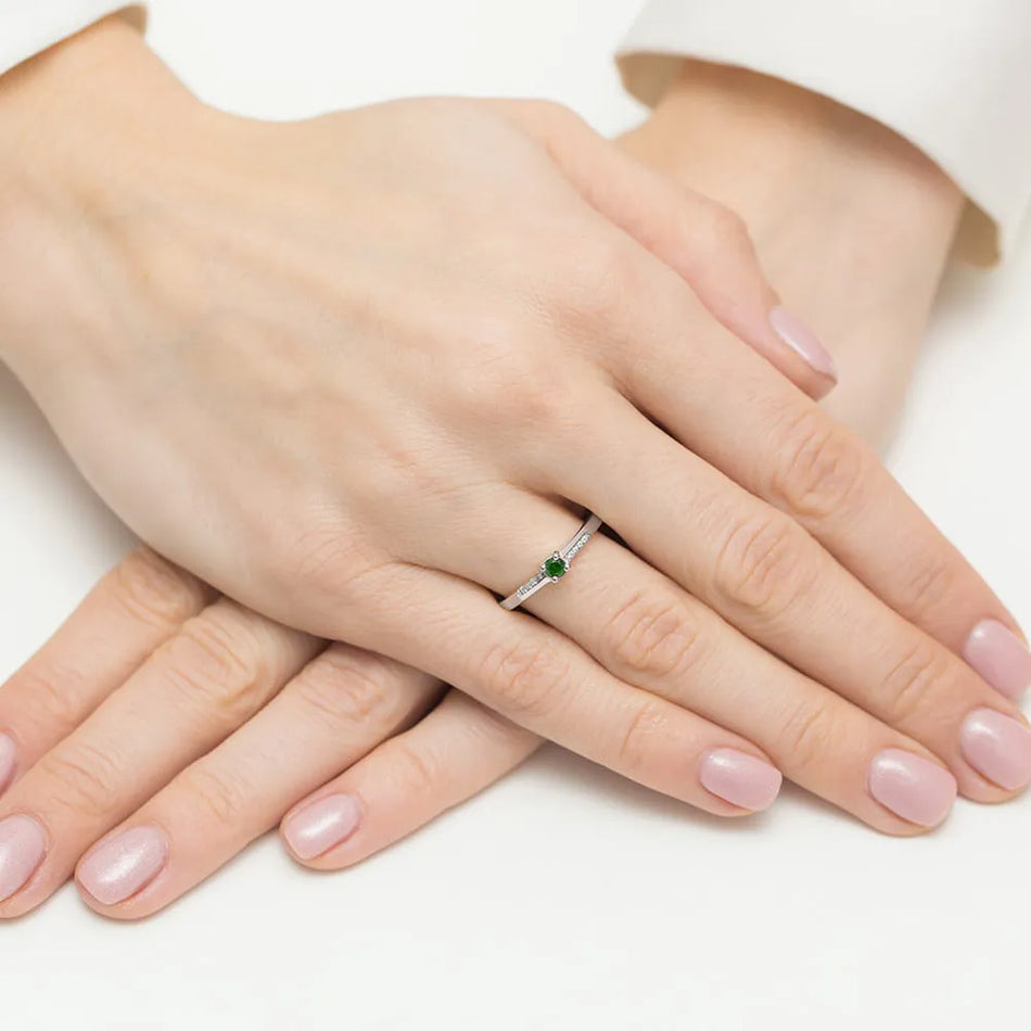 goldring-mit-0-15ct-smaragd-und-0-04ct-diamanten-w0258-emg-01