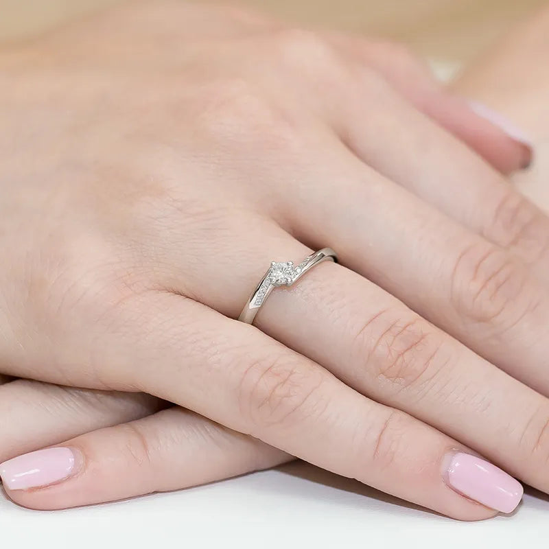 goldring-mit-0-15ct-und-0-04ct-diamanten-w0262-diw-02