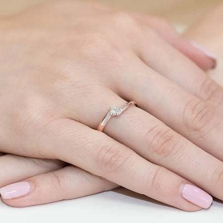 gold-ring-with-0-15ct-and-0-04ct-diamonds-w0262-diw-02