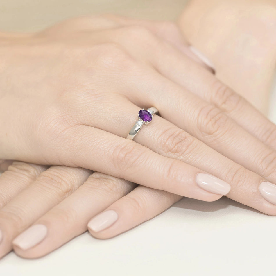 Ring aus Weißgold mit 0,40ct Amethyst und 0,08ct Diamanten
