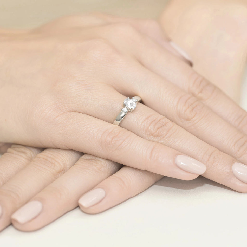 Ring aus Weißgold mit 0,40ct und 0,08ct Labordiamanten