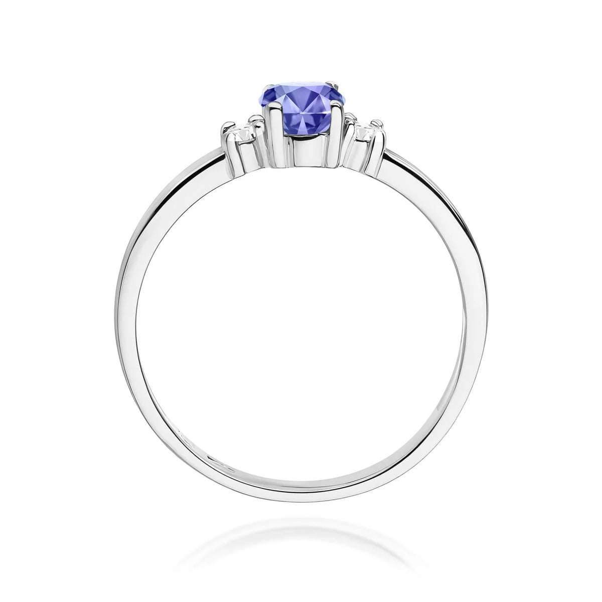 Trilogie-Ring aus 585er Weißgold mit ovalem Tansanit 0,40 ct und Diamanten 0,08 ct