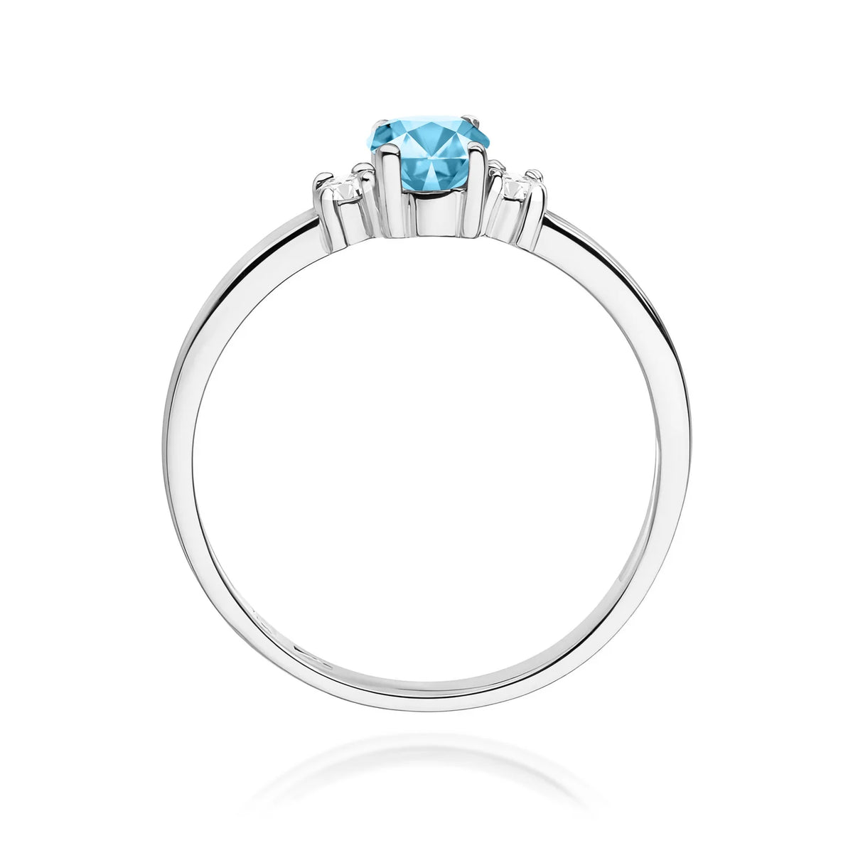 Trilogie-Ring aus 585er Weißgold mit ovalem Swiss-Blue-Topas 0,50 ct und Diamanten 0,08 ct