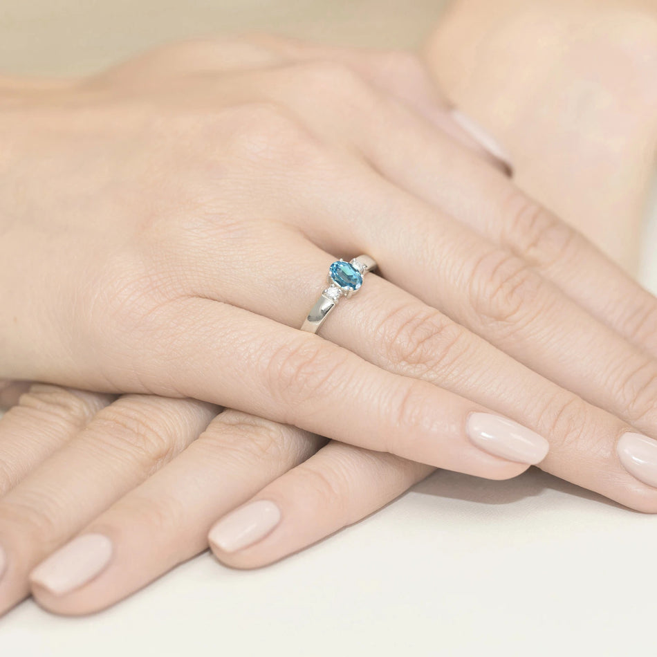 White Gold Ring with 0.50ct Topaz and 0.08ct Diamonds