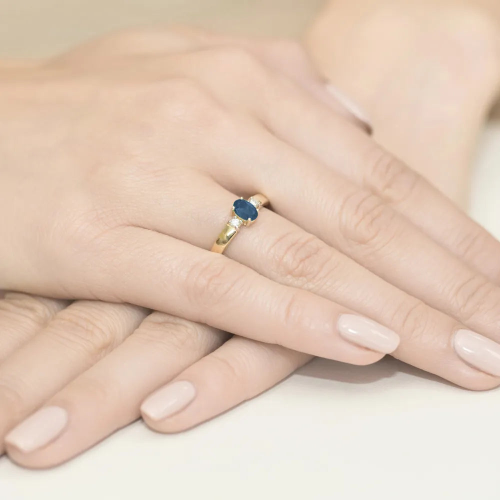 gold-ring-with-0-70ct-sapphire-and-0-08ct-diamonds-w0264-sab-01