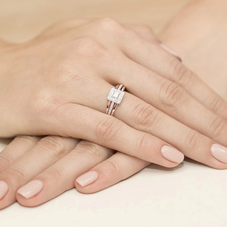 gold-ring-with-0-15ct-and-0-14ct-diamonds-w0271-diw-01