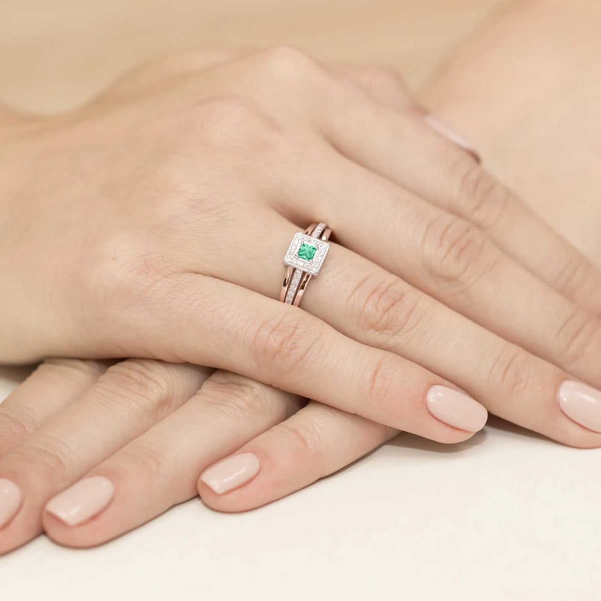 gold-ring-with-0-15ct-emerald-and-0-14ct-diamonds-w0271-emg-01