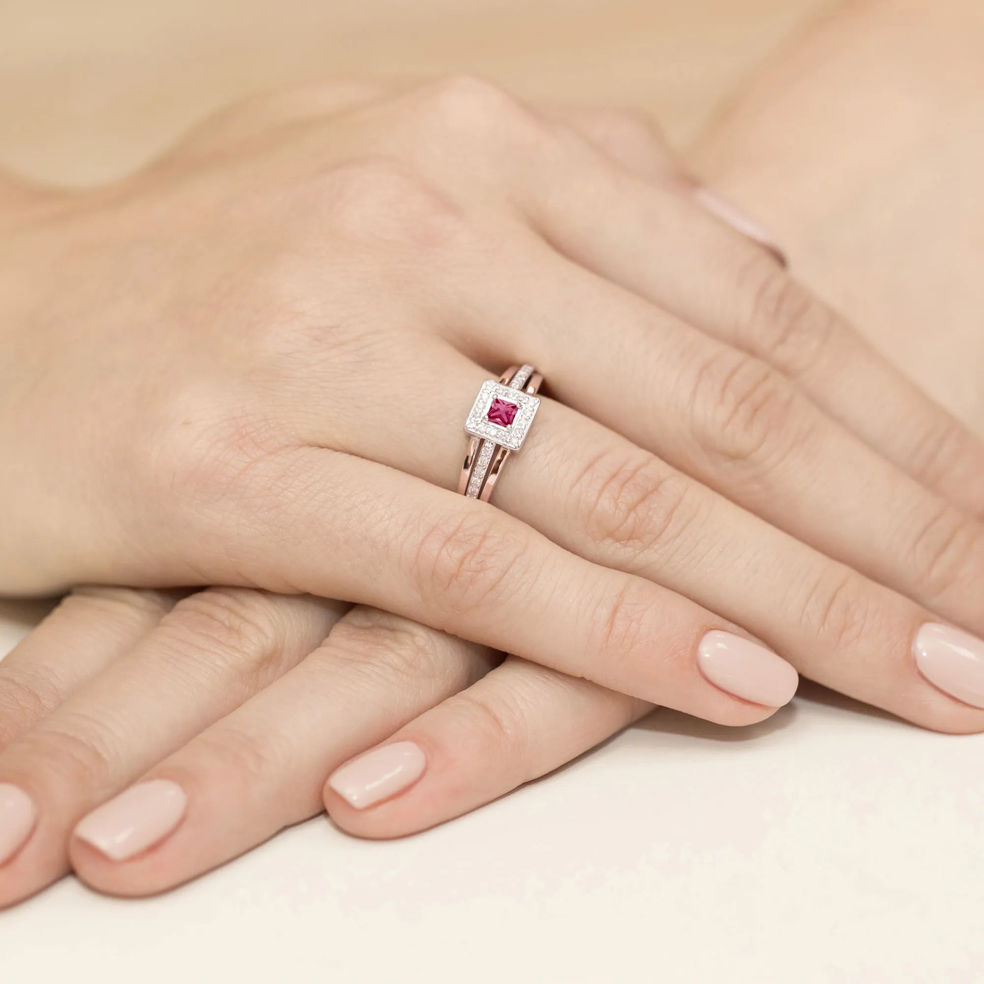 gold-ring-with-0-20ct-ruby-and-0-14ct-diamonds-w0271-rur-01