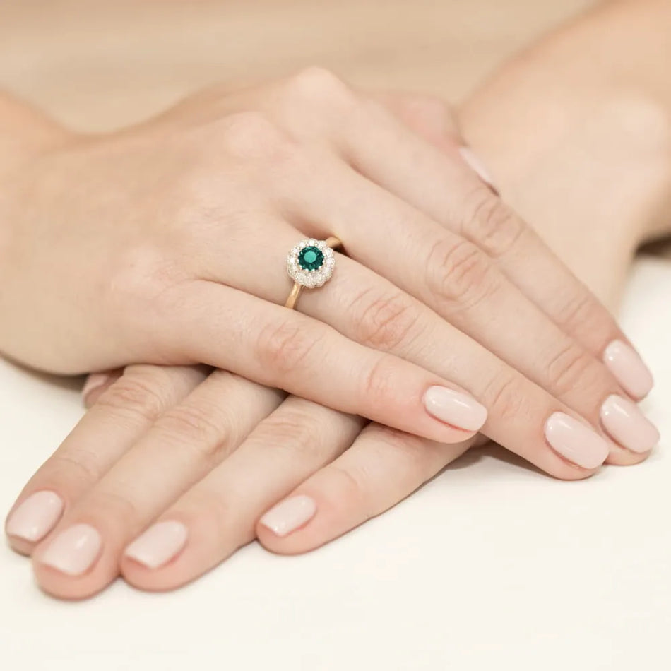 gold-ring-with-0-50ct-emerald-and-0-174ct-diamonds-w0284-emg-01