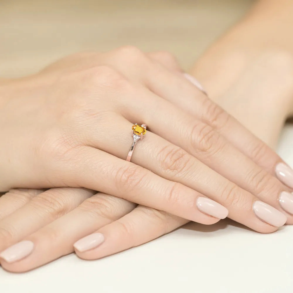 gold-ring-with-0-60ct-citrin-and-0-052ct-diamonds-w0301-ciy-01