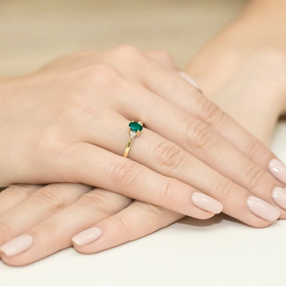 goldring-mit-0-40ct-smaragd-und-0-052ct-diamanten-w0301-emg-01