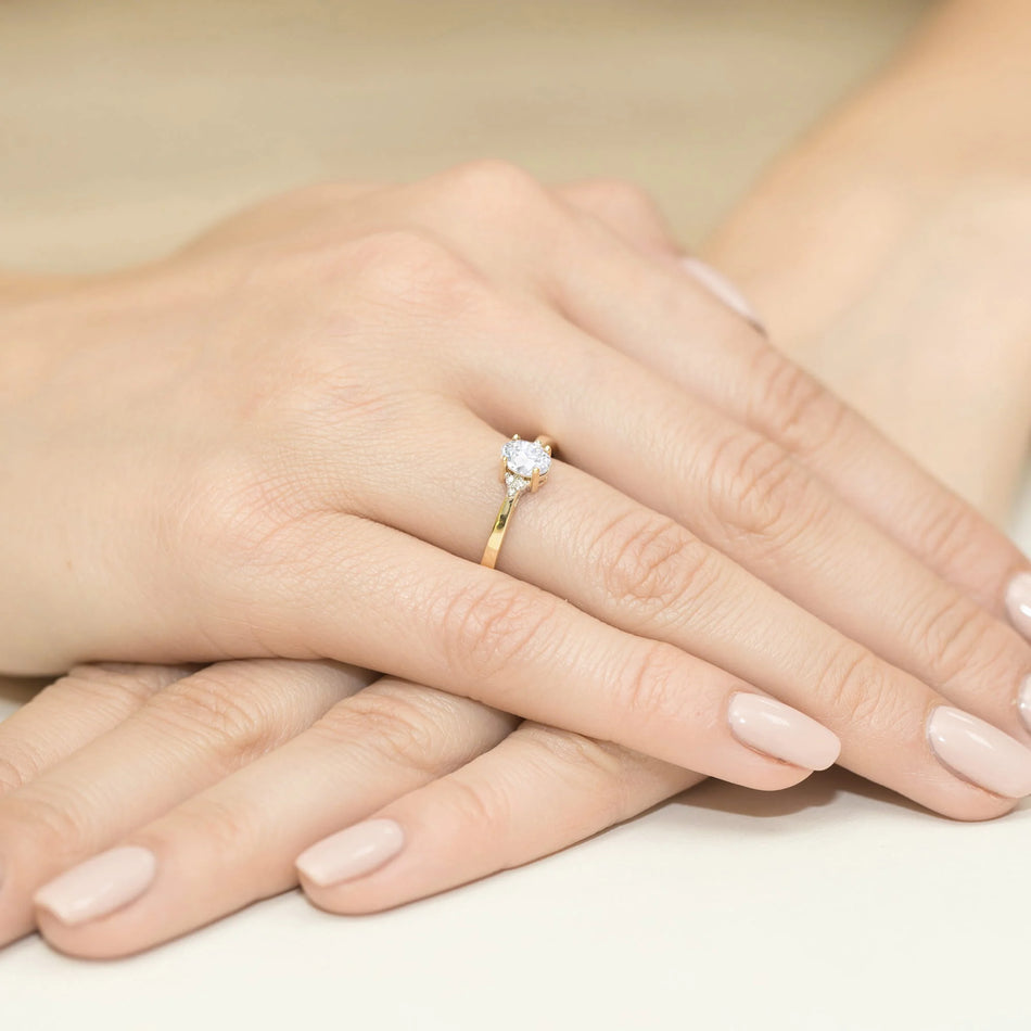 gold-ring-with-0-40ct-and-0-052ct-lab-diamonds-w0301-ldw-01