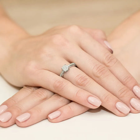 gold-ring-with-0-08ct-and-0-178ct-diamonds-w0302-diw-01