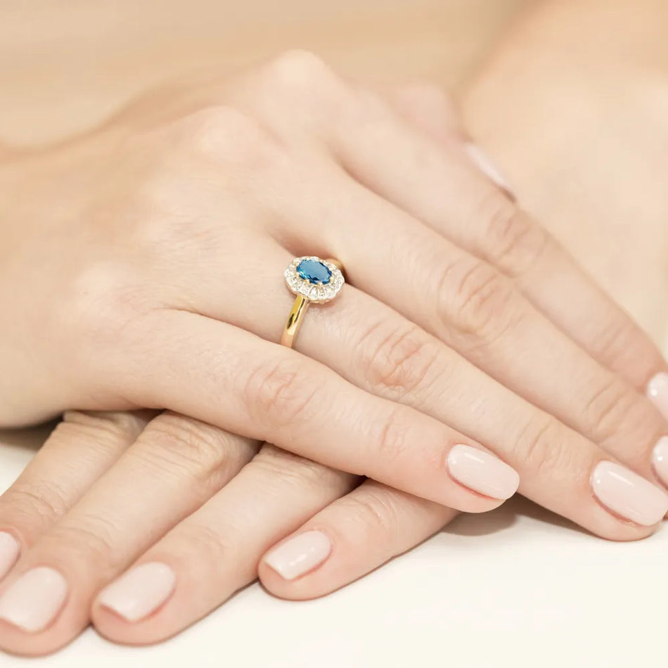 gold-ring-with-0-50ct-topaz-london-blue-and-0-069ct-diamonds-w0304-tol-01