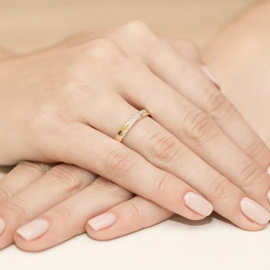 gold-ring-with-0-065ct-diamonds-w0305-diw-01