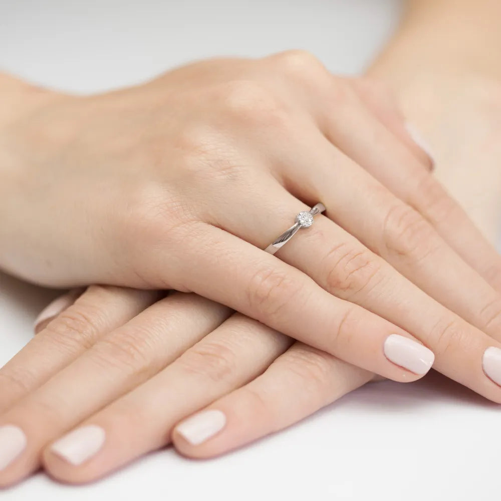 gold-ring-with-0-035ct-diamonds-w0322-diw-01