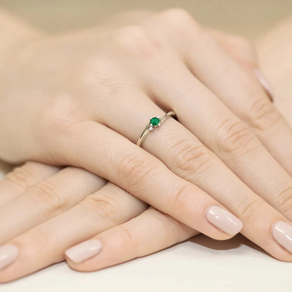 goldring-mit-0-15ct-smaragd-und-0-017ct-diamanten-w0346-emg-01