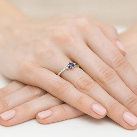 gold-ring-with-0-30ct-sapphire-and-0-029ct-diamonds-w0346-sab-02