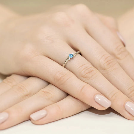 gold-ring-with-0-15ct-topaz-and-0-017ct-diamonds-w0346-tob-01