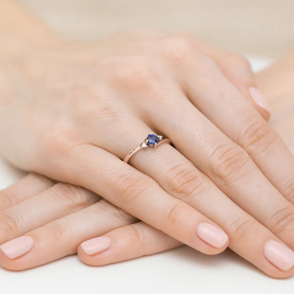 gold-ring-with-0-30ct-sapphire-and-0-029ct-diamonds-w0346-sab-02