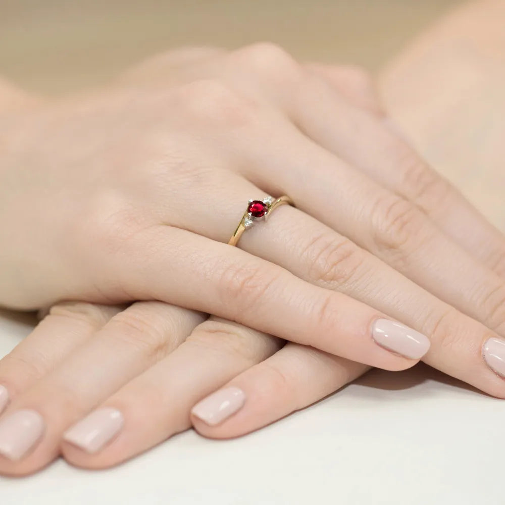 gold-ring-with-0-30ct-ruby-and-0-029ct-diamonds-w0346-rur-02