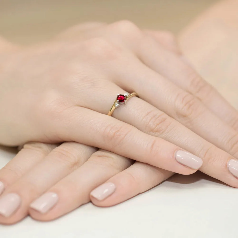 gold-ring-with-0-30ct-ruby-and-0-029ct-diamonds-w0346-rur-02