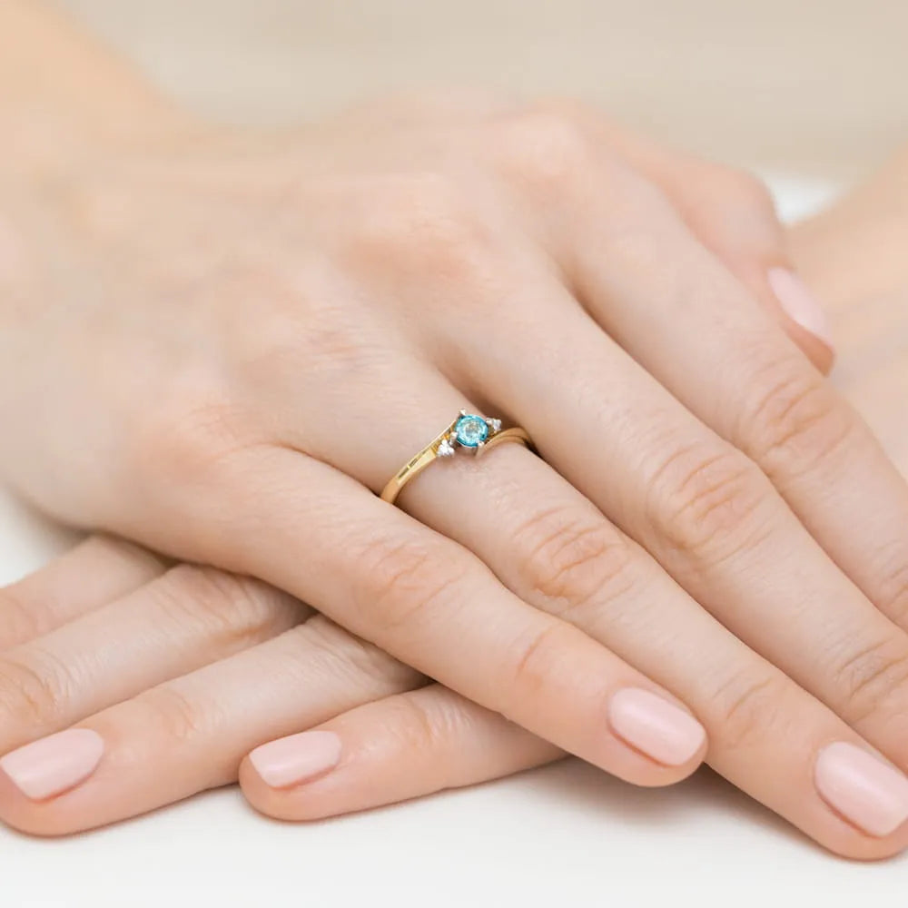 gold-ring-with-0-25ct-topaz-and-0-029ct-diamonds-w0346-top-02