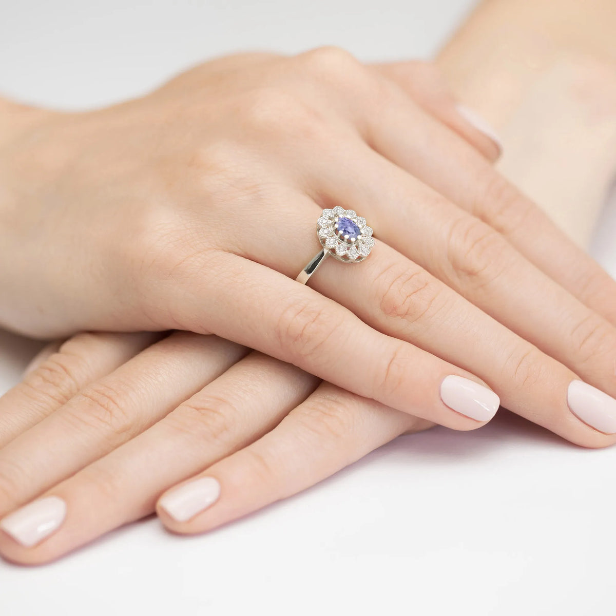 gold-ring-with-0-40ct-tansanit-and-0-103ct-diamonds-w0354-tap-01