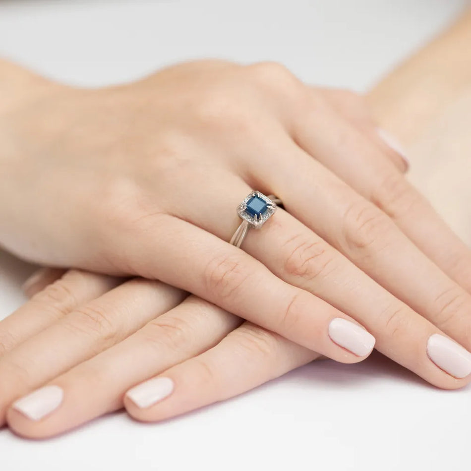 goldring-mit-0-70ct-saphir-und-0-06ct-diamanten-w0358-sab-01