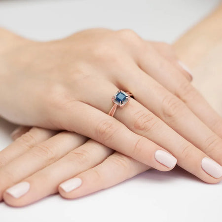 gold-ring-with-0-70ct-sapphire-and-0-06ct-diamonds-w0358-sab-01