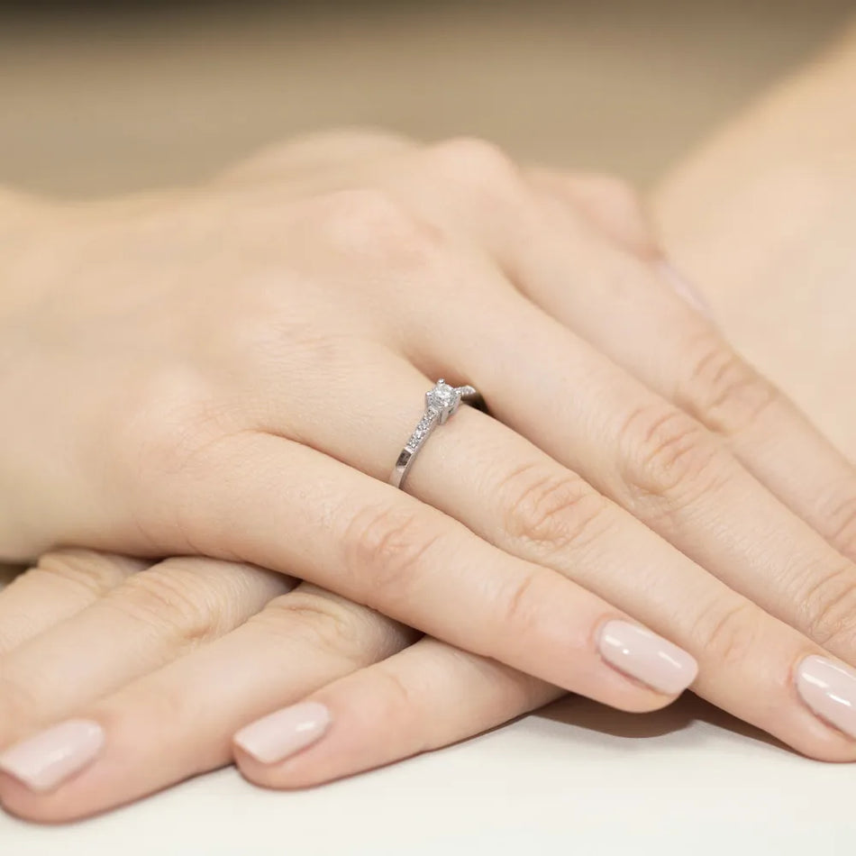 goldring-mit-0-15ct-und-0-069ct-diamanten-w0382-diw-01