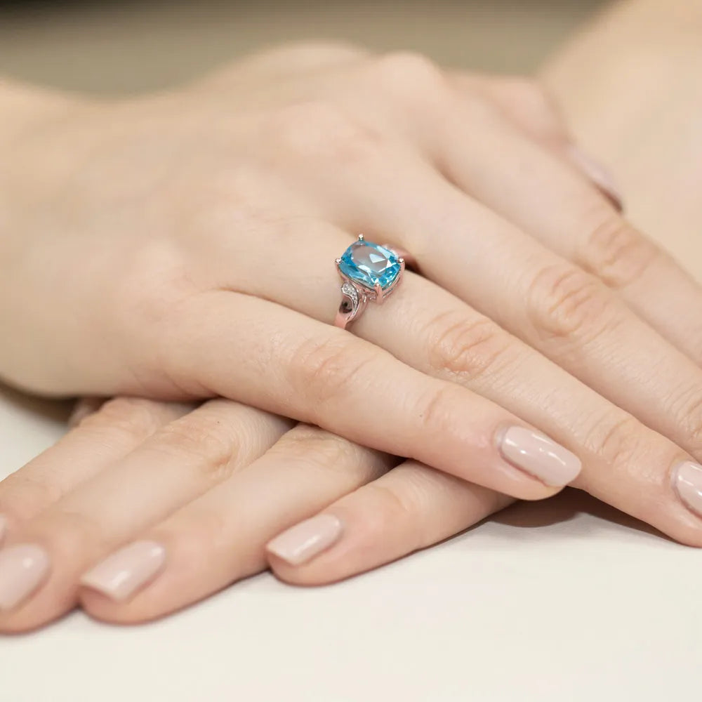 gold-ring-with-2-40ct-topaz-and-0-01ct-diamonds-w0400-tob-01