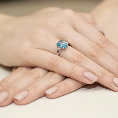 gold-ring-with-2-40ct-topaz-and-0-01ct-diamonds-w0400-tob-01