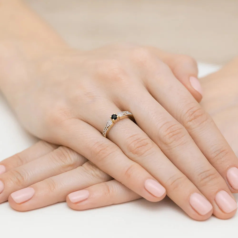 goldring-mit-0-12ct-schwarzem-diamant-und-0-03ct-diamanten-w0411-dib-01