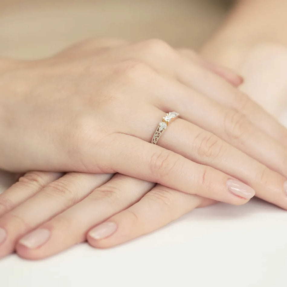 gold-ring-with-0-10ct-and-0-03ct-diamonds-w0411-diw-01