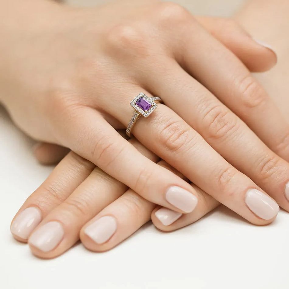 gold-ring-with-0-50ct-amethyst-and-0-22ct-diamonds-w0422-amv-01