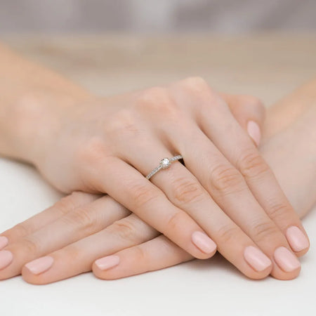 gold-ring-with-0-10ct-and-0-05ct-diamonds-w0435-diw-01