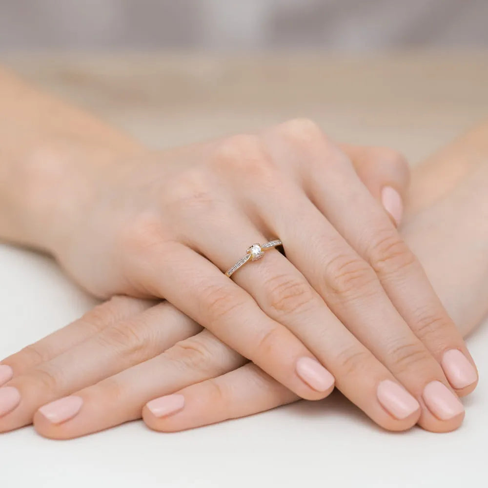 gold-ring-with-0-10ct-and-0-05ct-diamonds-w0435-diw-01