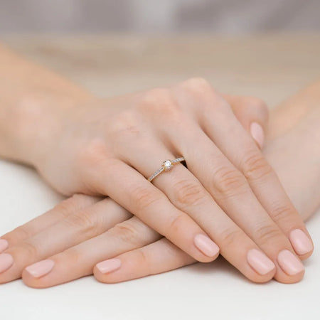 gold-ring-with-0-10ct-and-0-05ct-diamonds-w0435-diw-01