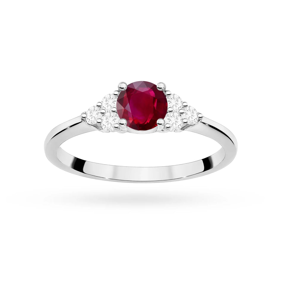 Ring aus Weißgold mit 0,60 ct Rubin und 0,18 ct Diamanten