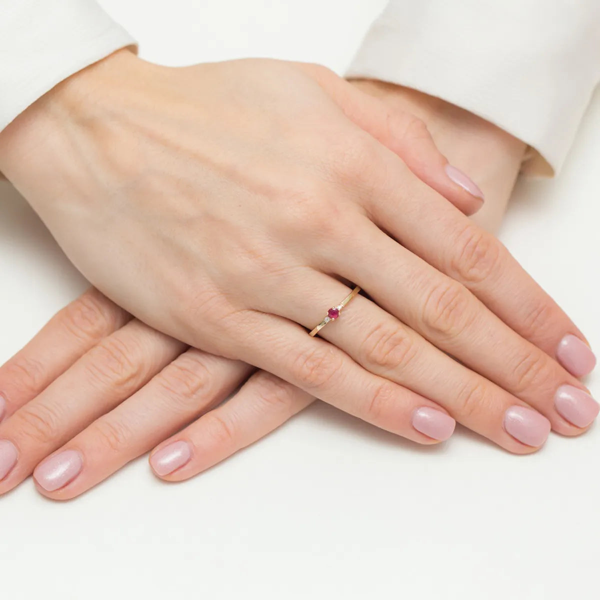 goldring-mit-0-15ct-rubin-und-0-01ct-diamanten-w0464-rur-01