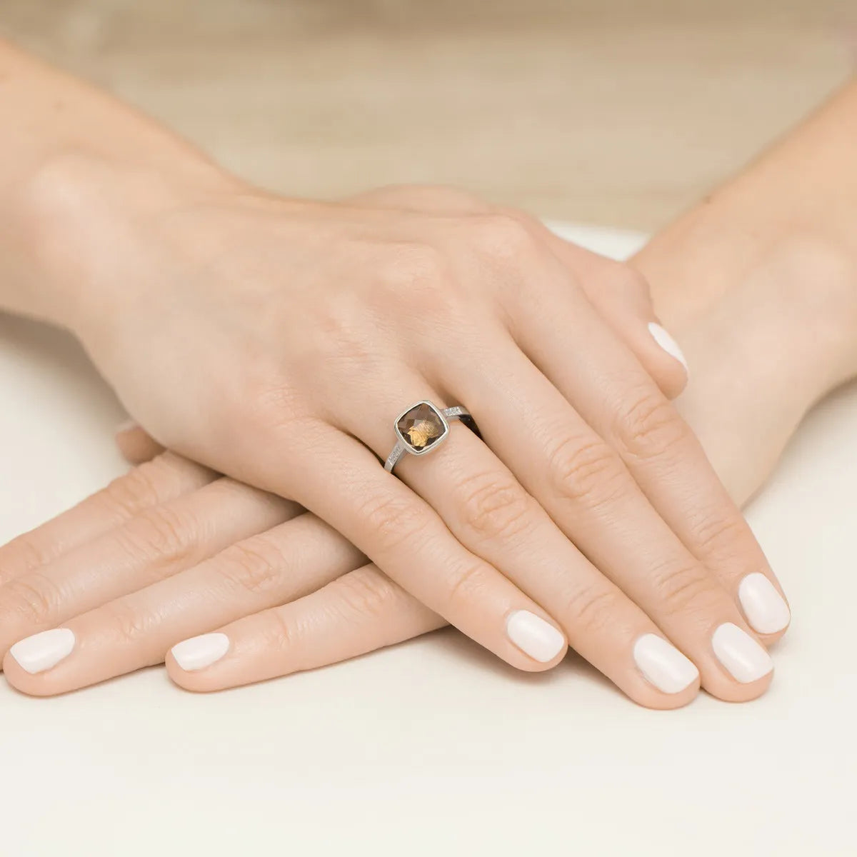 goldring-mit-2-00ct-rauchquarz-und-0-03ct-diamanten-w0478-qus-01
