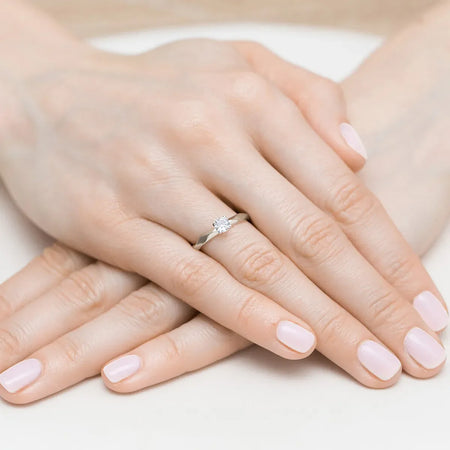 Diamantring zur Verlobung aus 585er Weißgold