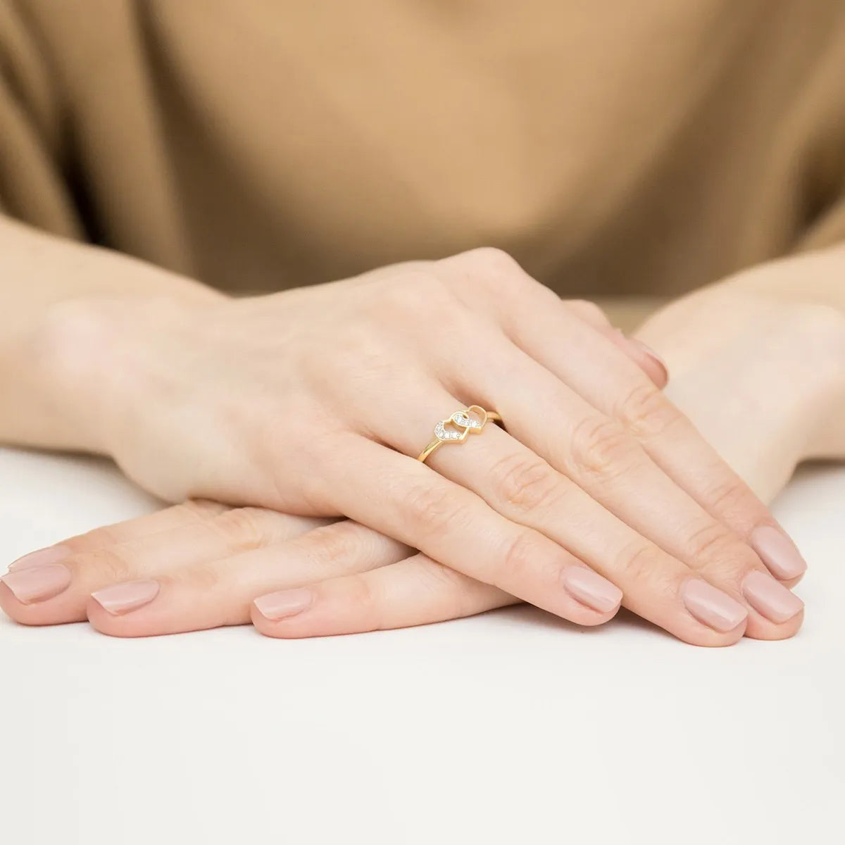 gold-ring-with-0-06ct-diamonds-w0500-diw-01