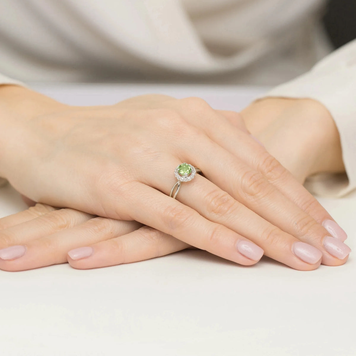 goldring-mit-0-90ct-olivin-und-0-08ct-diamanten-w0538-peg-01