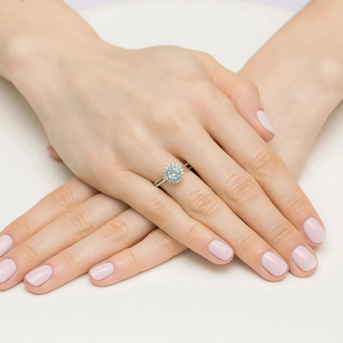goldring-mit-0-80ct-topas-und-0-08ct-diamanten-w0538-tob-01
