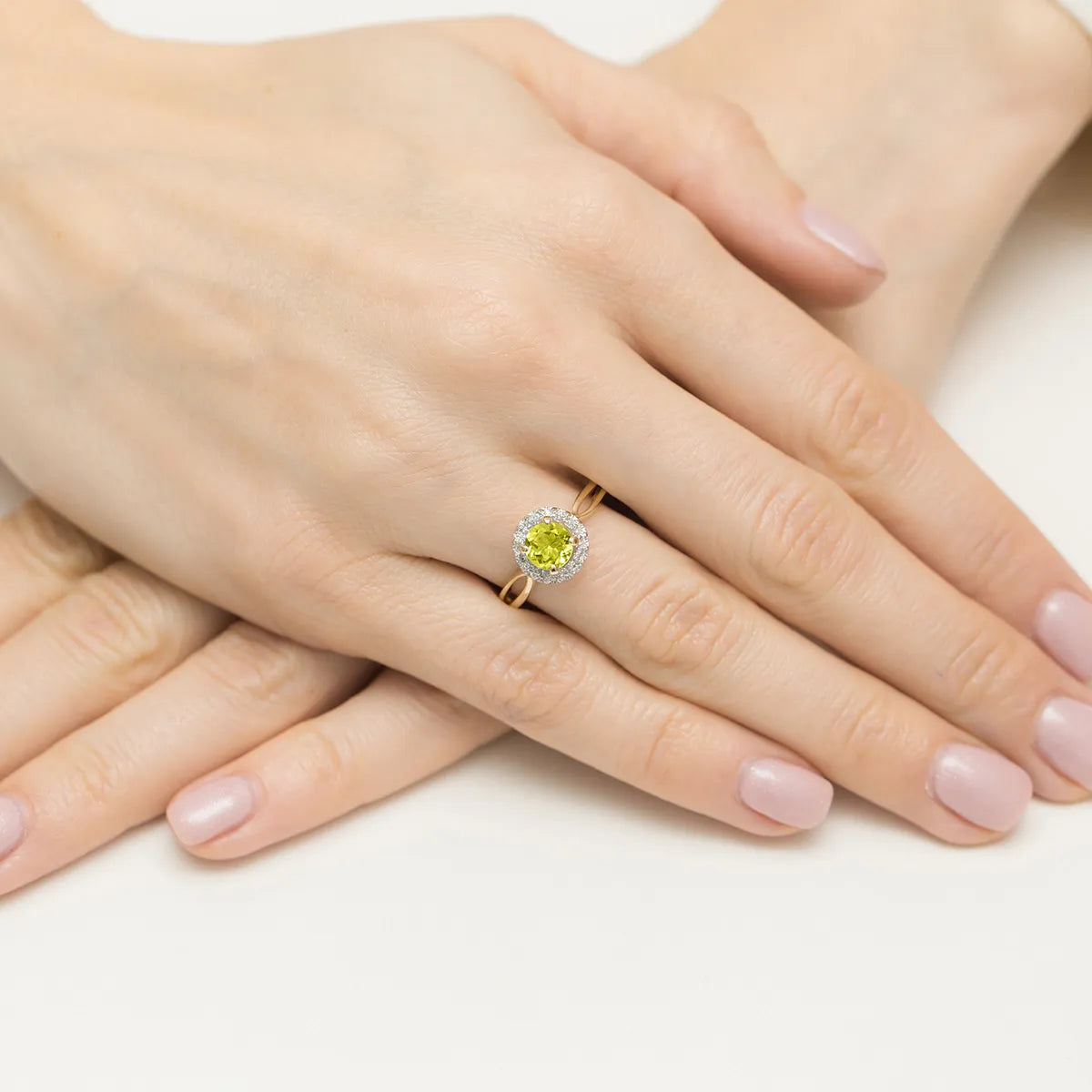 gold-ring-with-0-90ct-olivine-and-0-08ct-diamonds-w0538-peg-01