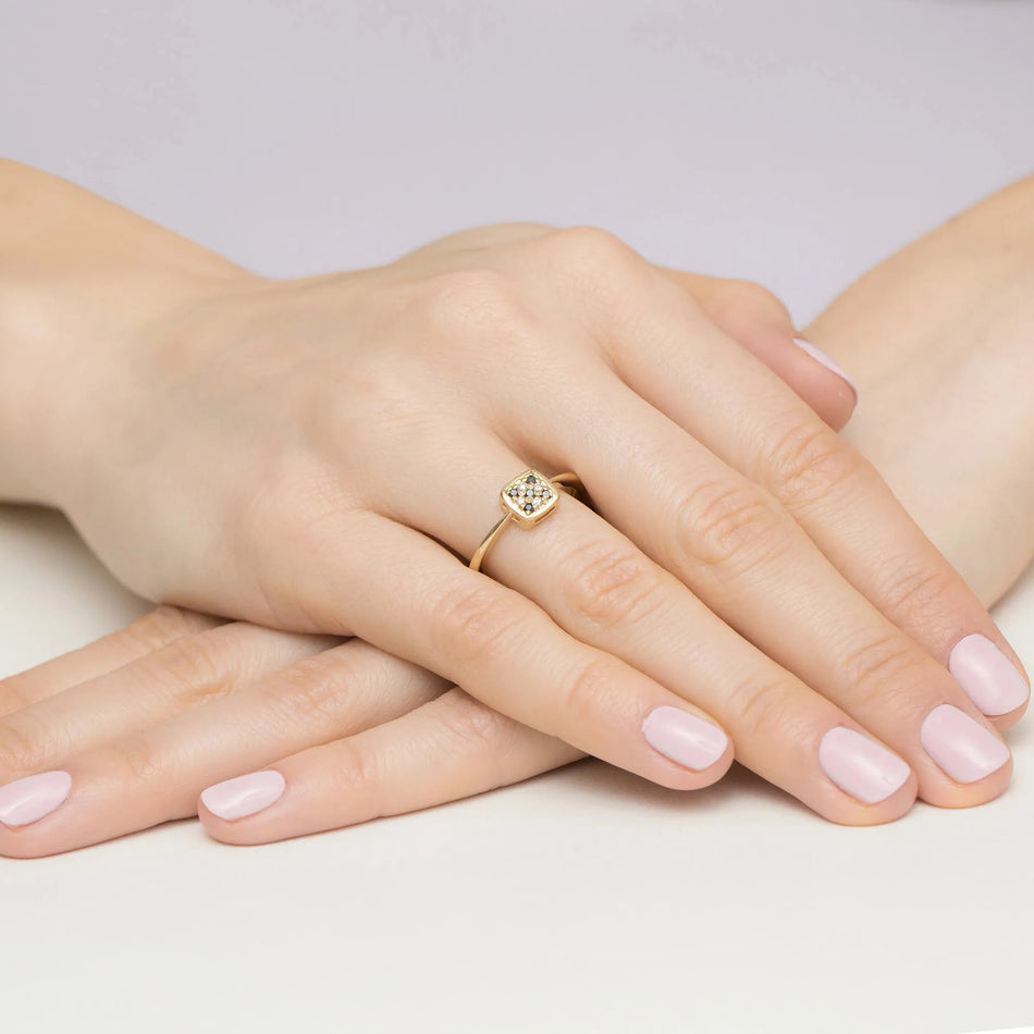 gold-ring-with-0-14ct-black-diamonds-w0555-dib-01